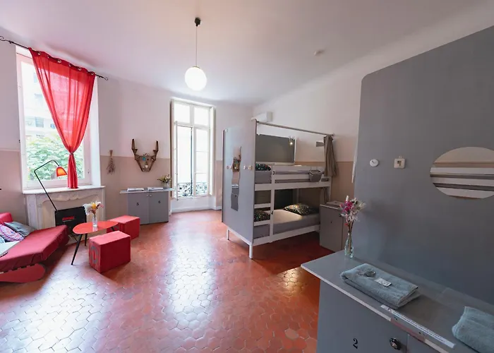 La Maioun Hostal Niza